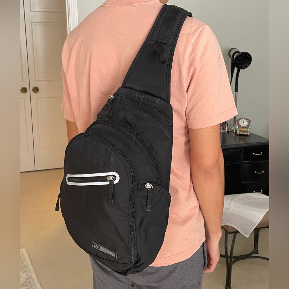 REI TRAVEL PACK - Picture 3 of 11